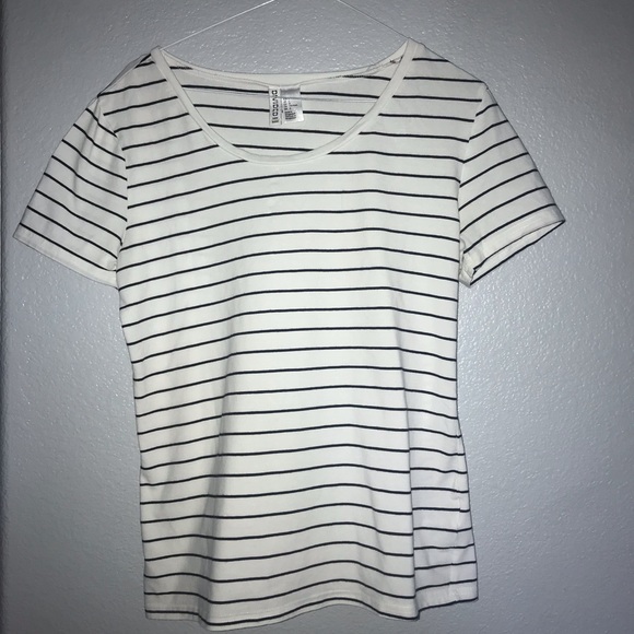 H&M Tops - Women’s H&M black and white short sleeve shirt